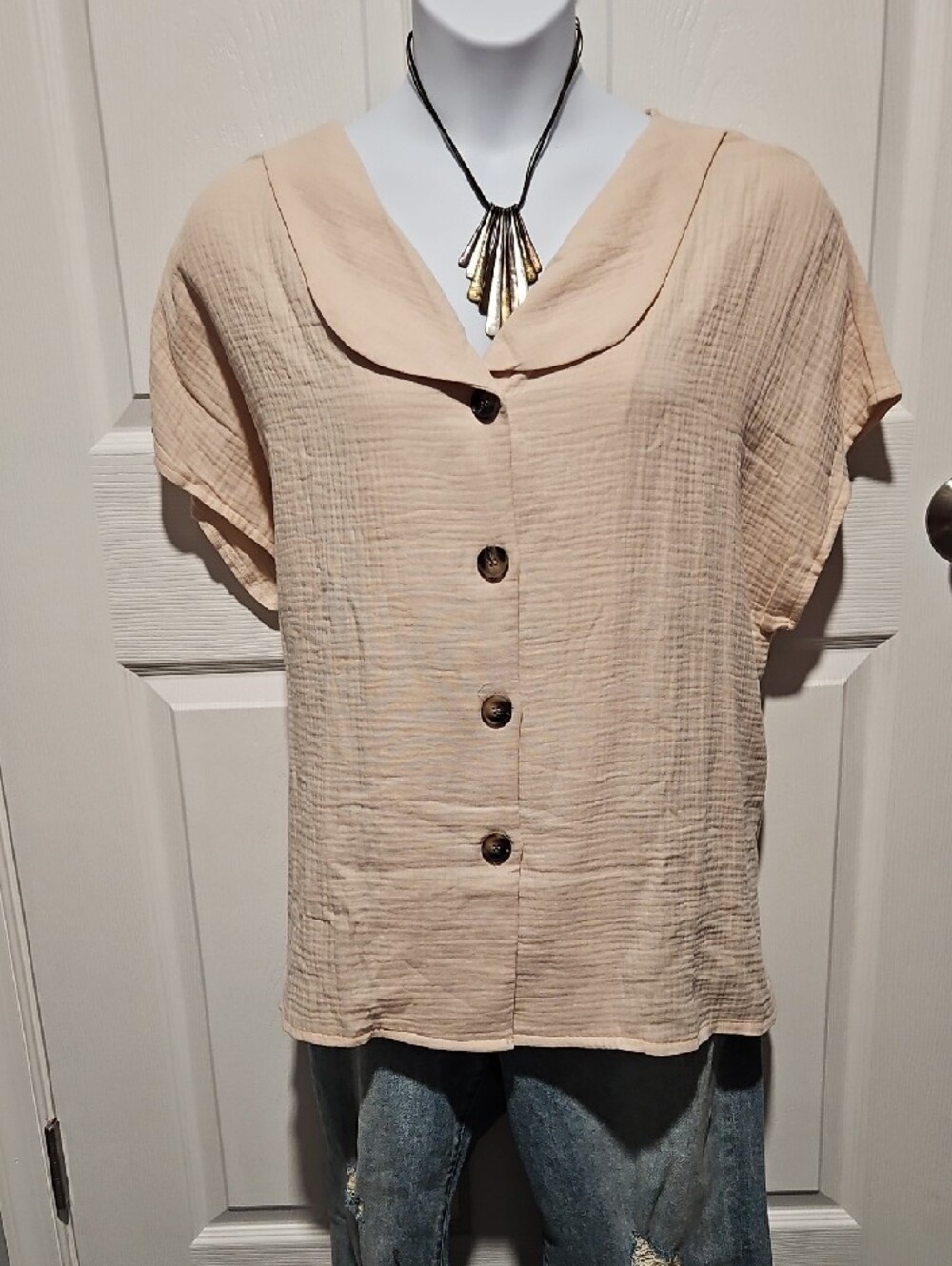 SHEIN Curve Cream Button Up Top